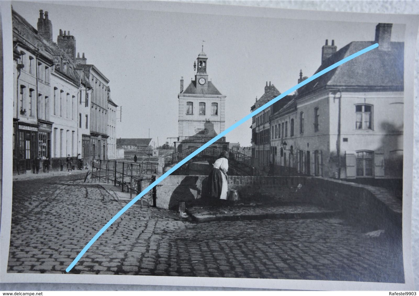 Photo SAINT OMER Ou Région Pre 1914 Commerce Lebrieiz Pecqueur Puiseuse D'eau Promeneurs - Lieux