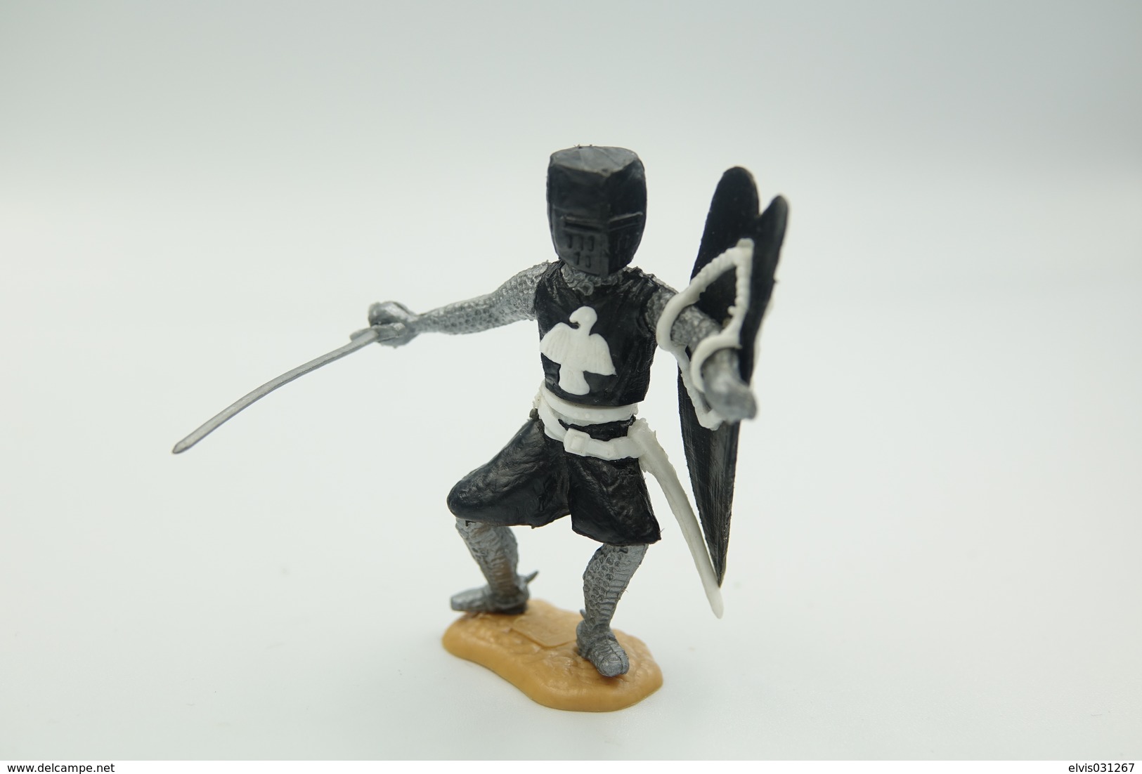 Timpo : MEDIEVAL KNIGHT WITH SWORD - 1960-70's, Made In England, *** - Figurines