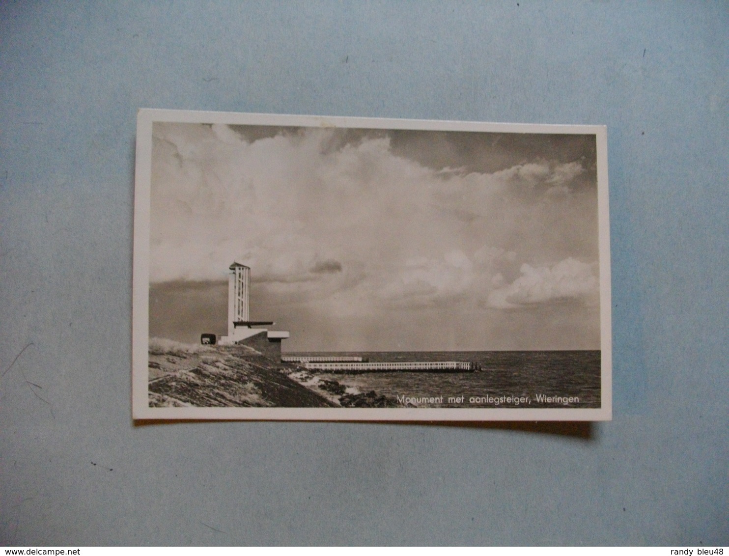 WIERINGEN  -  Monument Met Aanlegsteiger  -  Pays Bas - Den Oever (& Afsluitdijk)