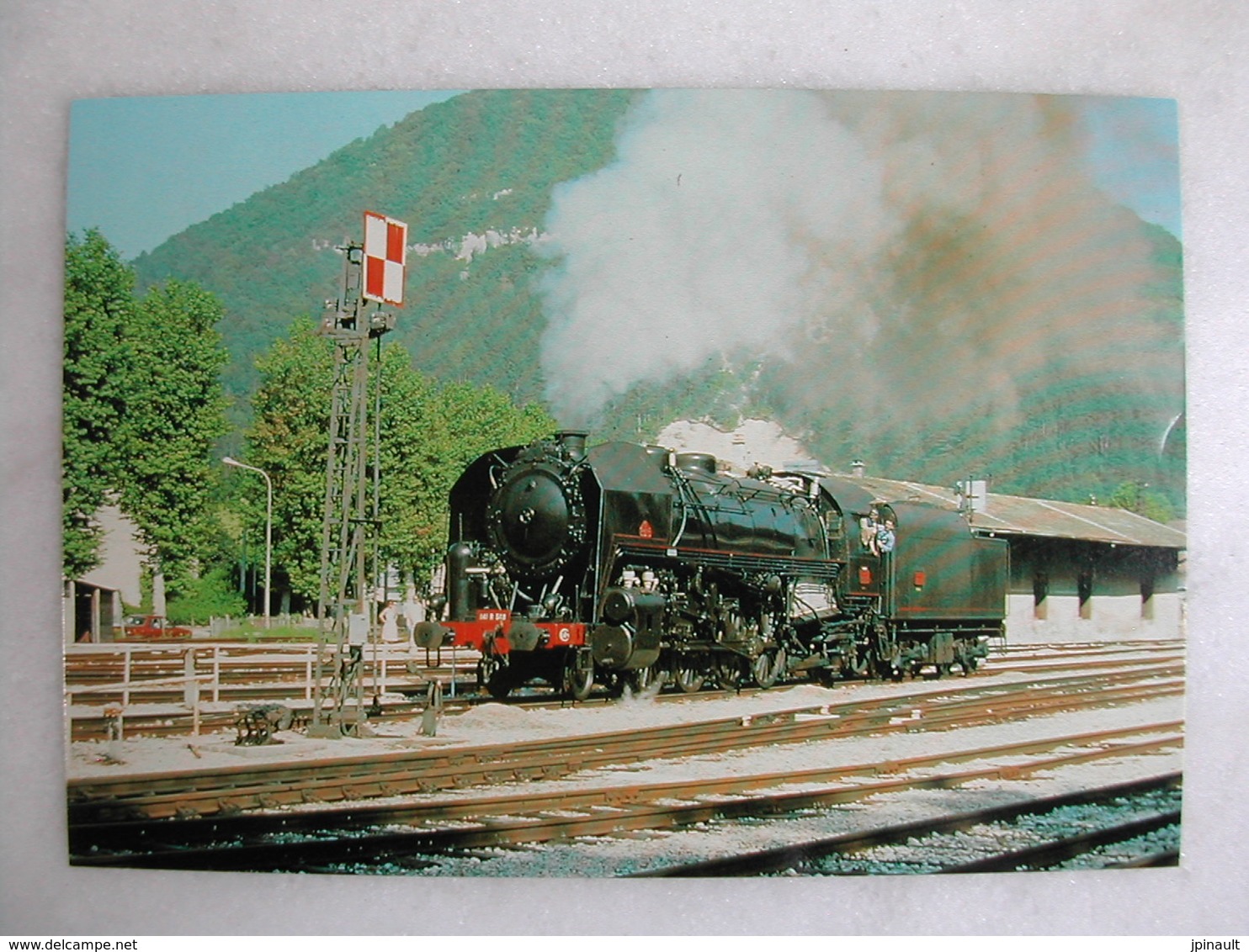 LOT de 50 CPM - Thème FERROVIAIRE - Trains et locomotives de tous types et âges (voyageurs ; marchandises ; loisirs)