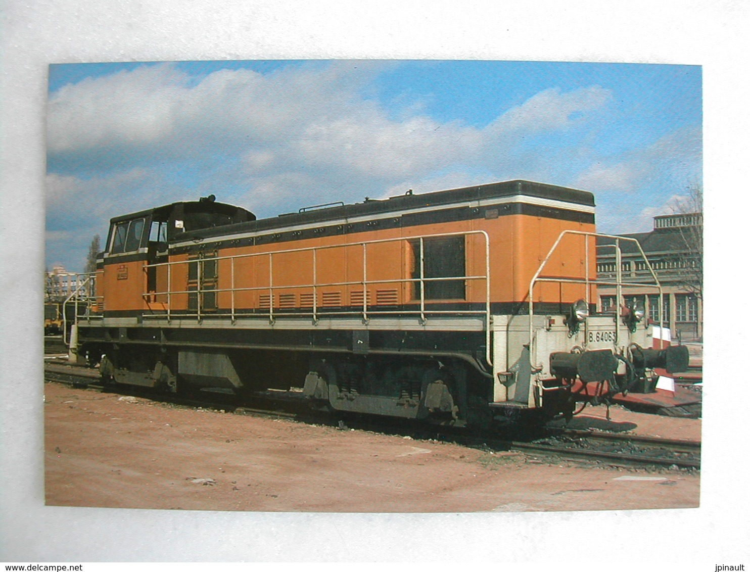 LOT de 50 CPM - Thème FERROVIAIRE - Trains et locomotives de tous types et âges (voyageurs ; marchandises ; loisirs)