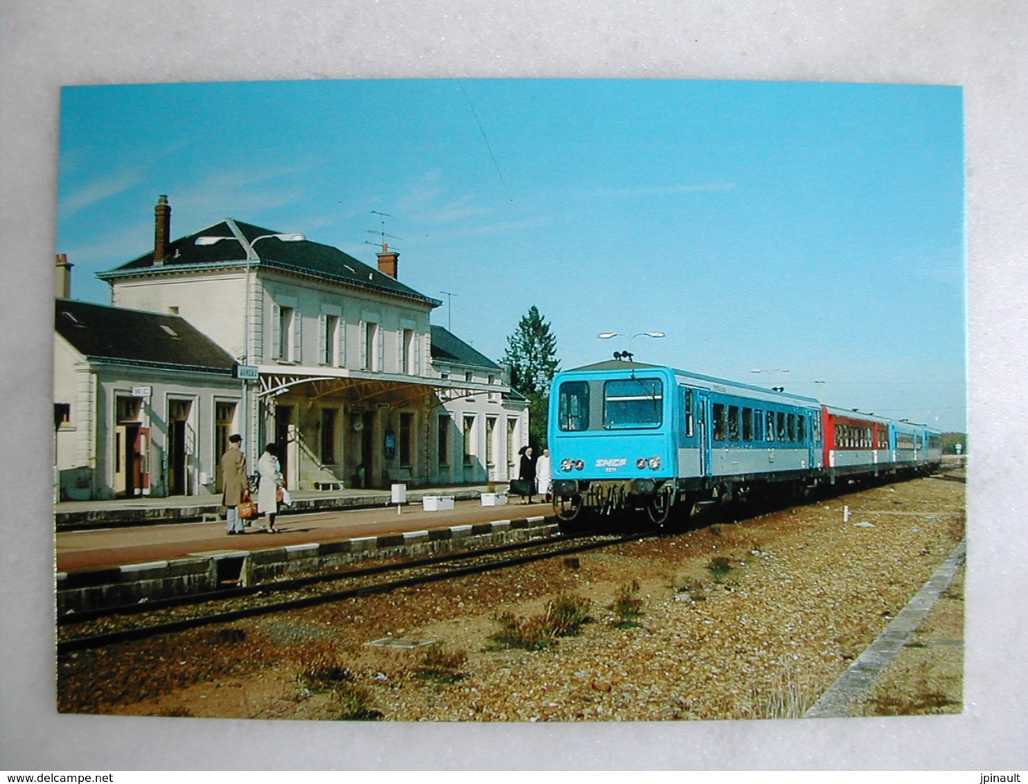 LOT de 50 CPM - Thème FERROVIAIRE - Trains et locomotives de tous types et âges (voyageurs ; marchandises ; loisirs)