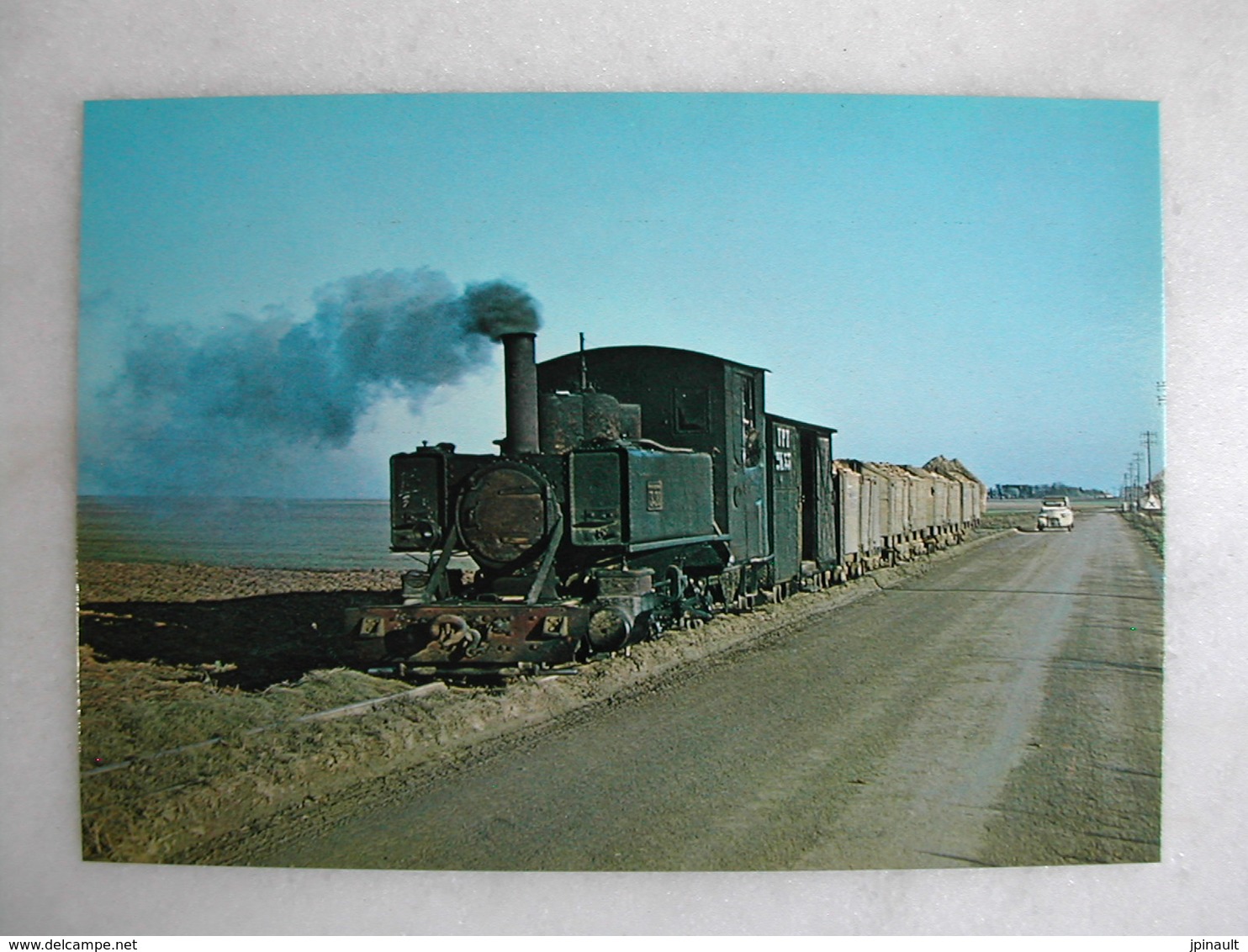 LOT de 50 CPM - Thème FERROVIAIRE - Trains et locomotives de tous types et âges (voyageurs ; marchandises ; loisirs)