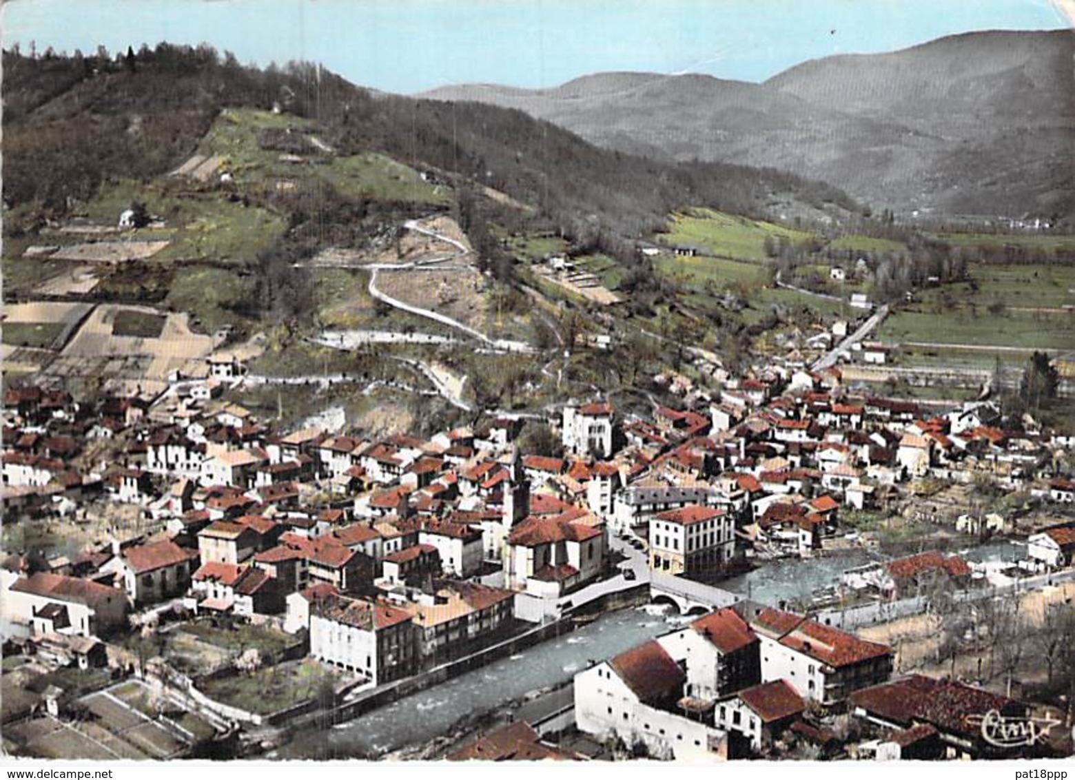 09 - SEIX : Vue Panoramique Aérienne - CPSM Village (700 Habitants ) Dentelée Colorisée Grand Format - Ariège - Autres & Non Classés