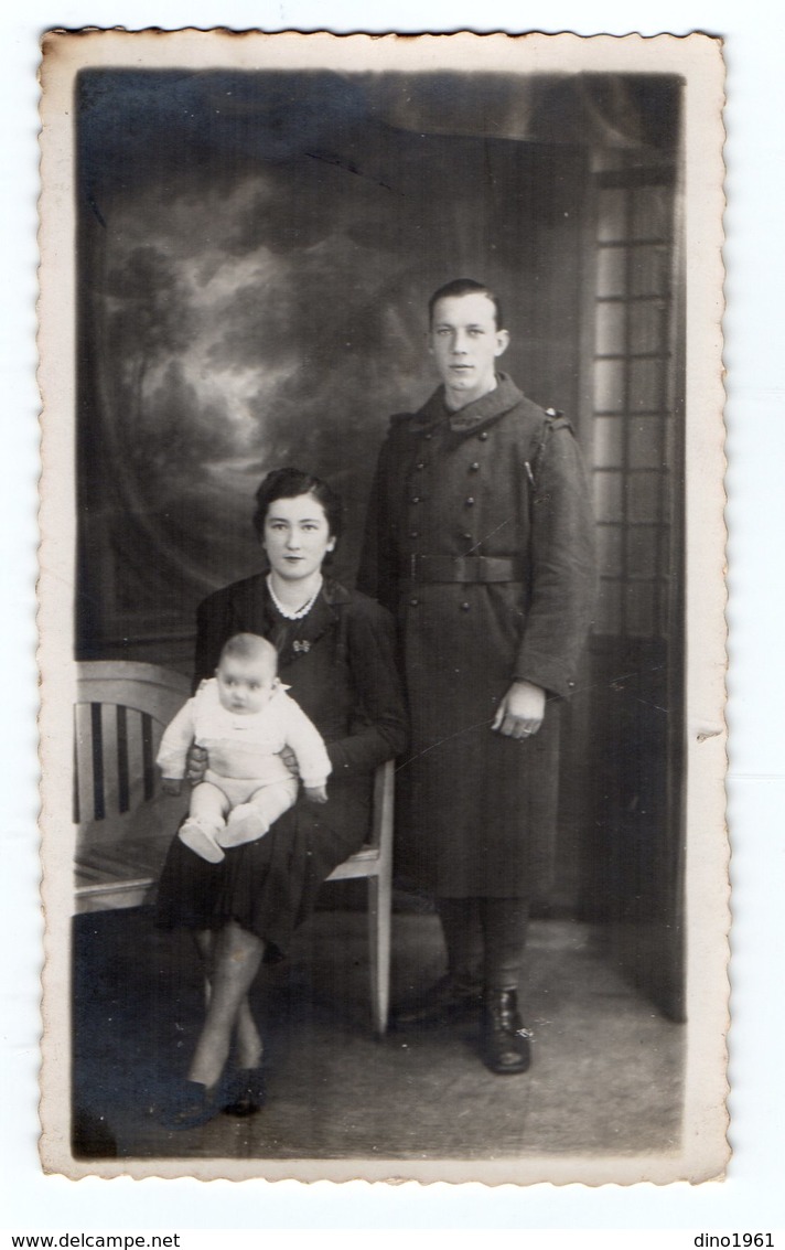 CPA 2884 - MILITARIA - Carte Photo Militaire - Soldat Avec Femme & Enfant - Photo E. GUYOT à TROYES ( Aube ) - Personnages