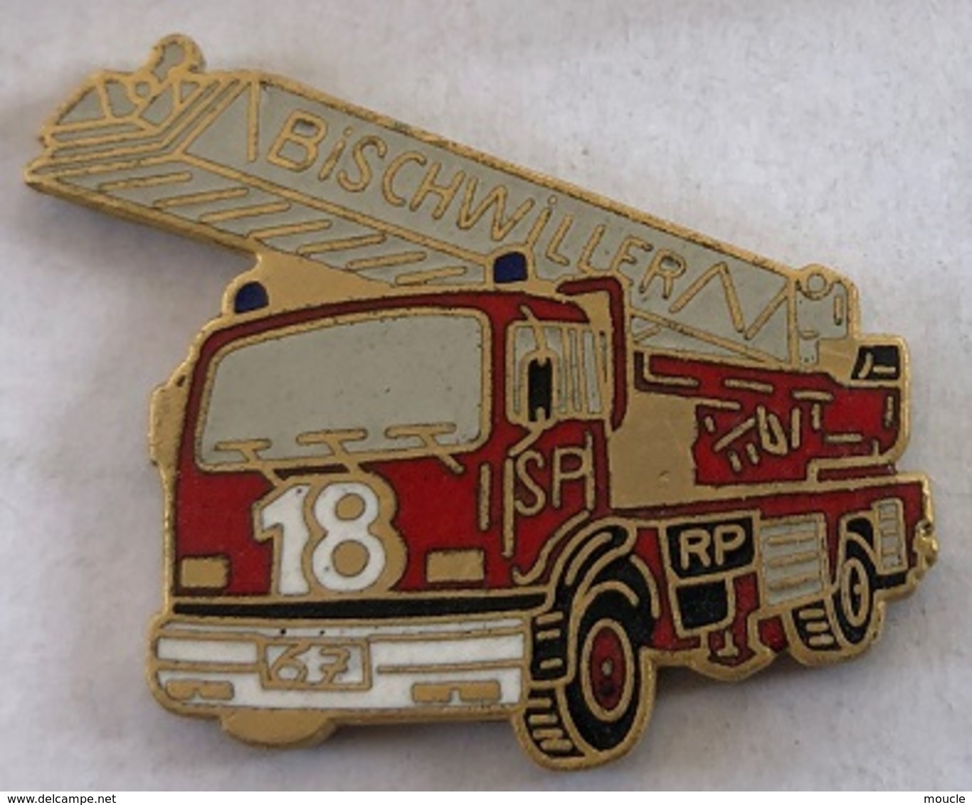 SAPEURS POMPIERS 18 - SERVICE DU FEU - CAMION ROUGE - RED TRUCK FIREFIGHTERS - ROT LKW  FAHRZEUGE - FEUERWEHRMANN - (24) - Firemen