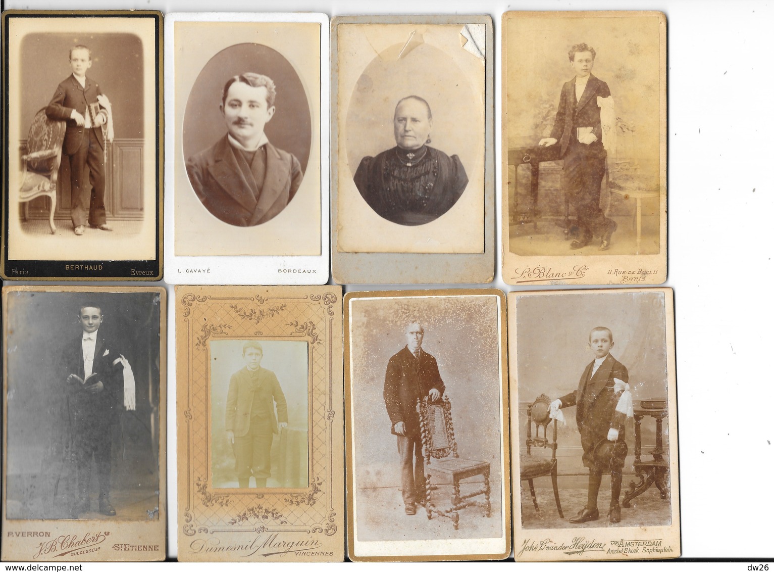 Lot N° 107 De 1Kg De Photos à Trier Et Identifier, Pour Recherches Généalogiques - Nombreuses Indications Au Verso - Persone Anonimi