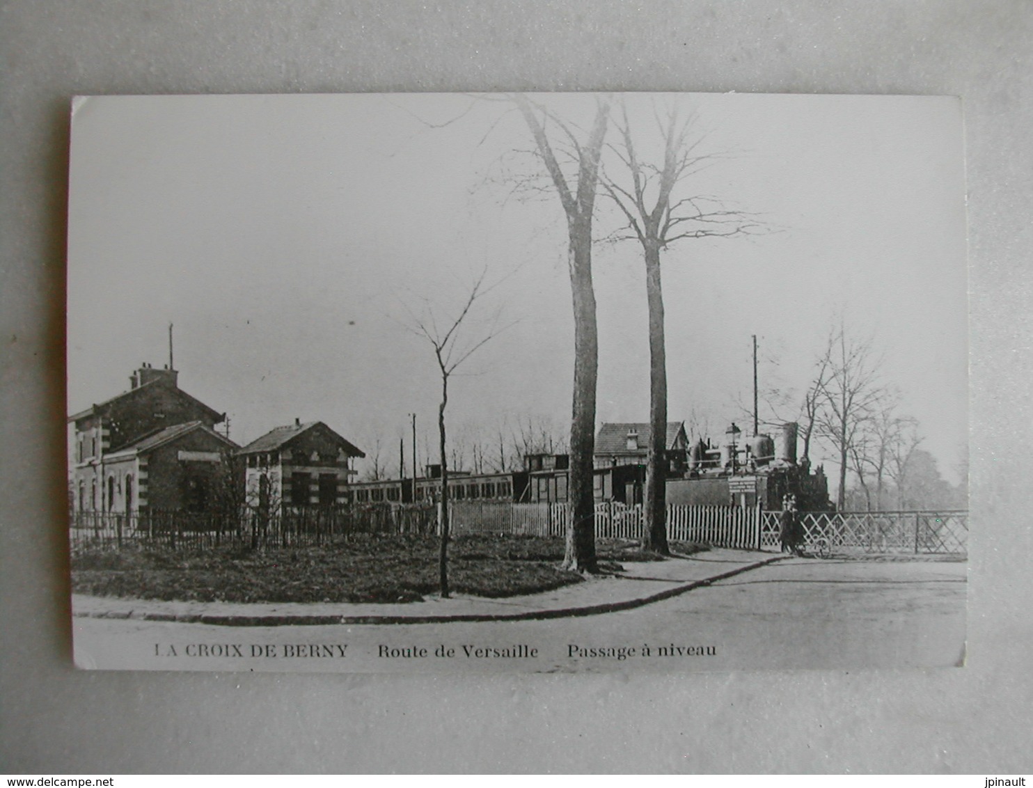 PHOTO Repro De CPA - Gare - La Gare De La Croix De Berny - Route De Versailles - Passage à Niveau - Trains