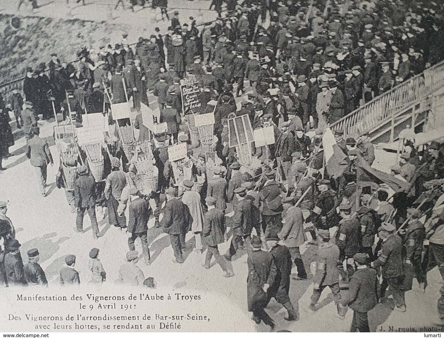 CPA Dpt 10 Manifestation des vignerons de l'aube a Troyes le 9 avril 1911  (livraison Gratuit France)
