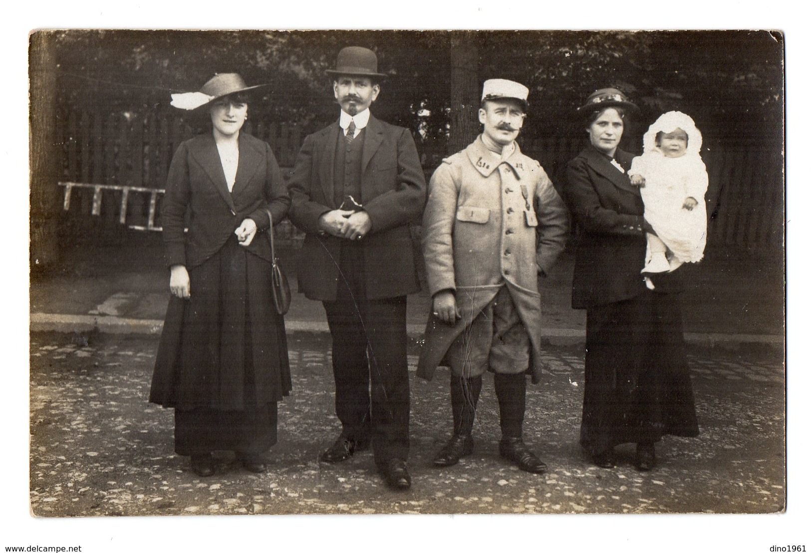 CPA 2890 - MILITARIA - Carte Photo Militaire - Soldat N° 312 ?  Sur Le Col Avec Femme & Enfant - Personnages