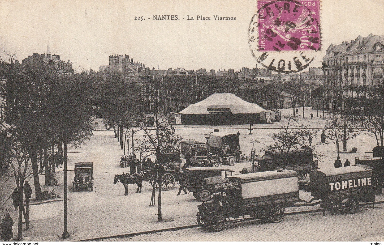 Nantes - La Place Viarmes - Chapiteau Cirque - Camion - Nantes