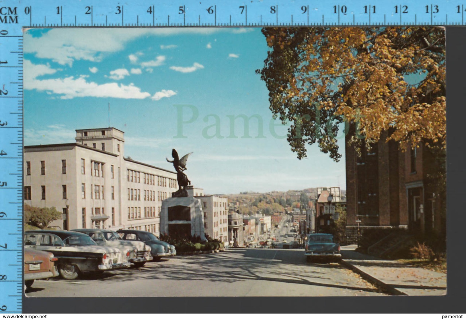 Sherbrooke  Quebec - Rue King Ouest, Vieille Auto, Monument Cénotaphe,  - Pub: Dic Gordon - Post Card Canada - Sherbrooke