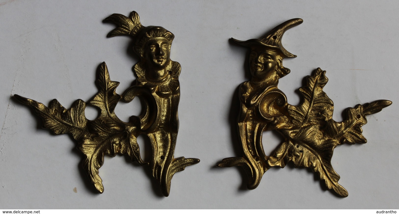 Ancienne Paire D'ornement De Meubles En Bronze Doré Personnages En Vis à Vis - Altri & Non Classificati