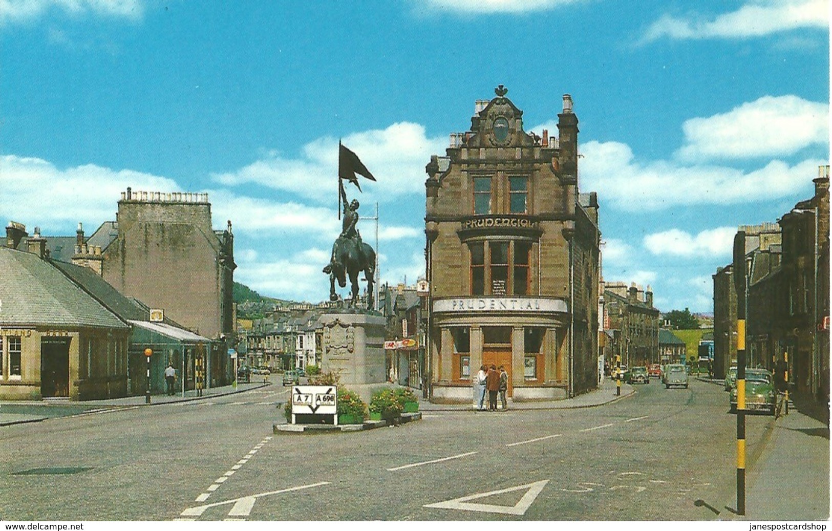COLOURED POSTCARD HIGH STREET AND THE HORSE MONUMENT - HAWICK - SCOTLAND SHOWING MORRIS MINOR - MINI CAR - SHOPS - Selkirkshire