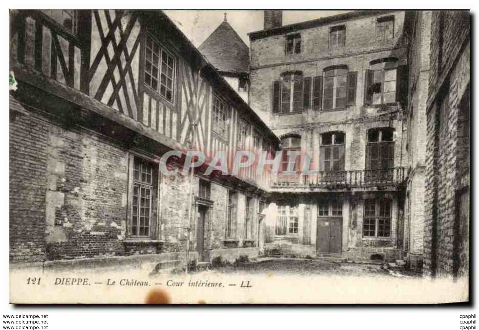 CPA Dieppe Le Chateau Cour Interieure - Dieppe