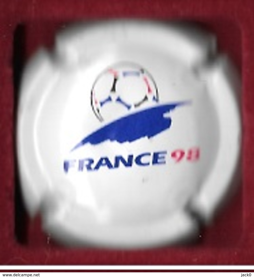 Boisson, Capsule De Champagne Blanche, Sport  Foot - Ball  Coupe Du Monde  FRANCE 98 - Marne Et Champagne