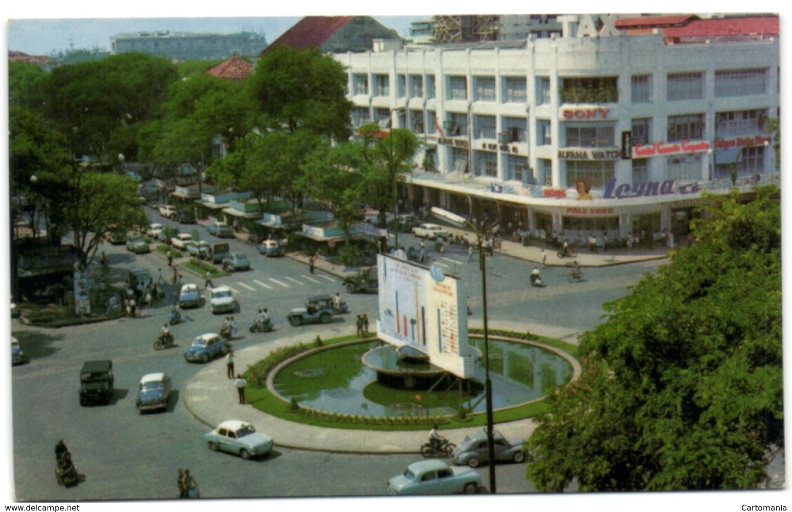 Foutnain And Plaza In Downtown Saigon - Viêt-Nam