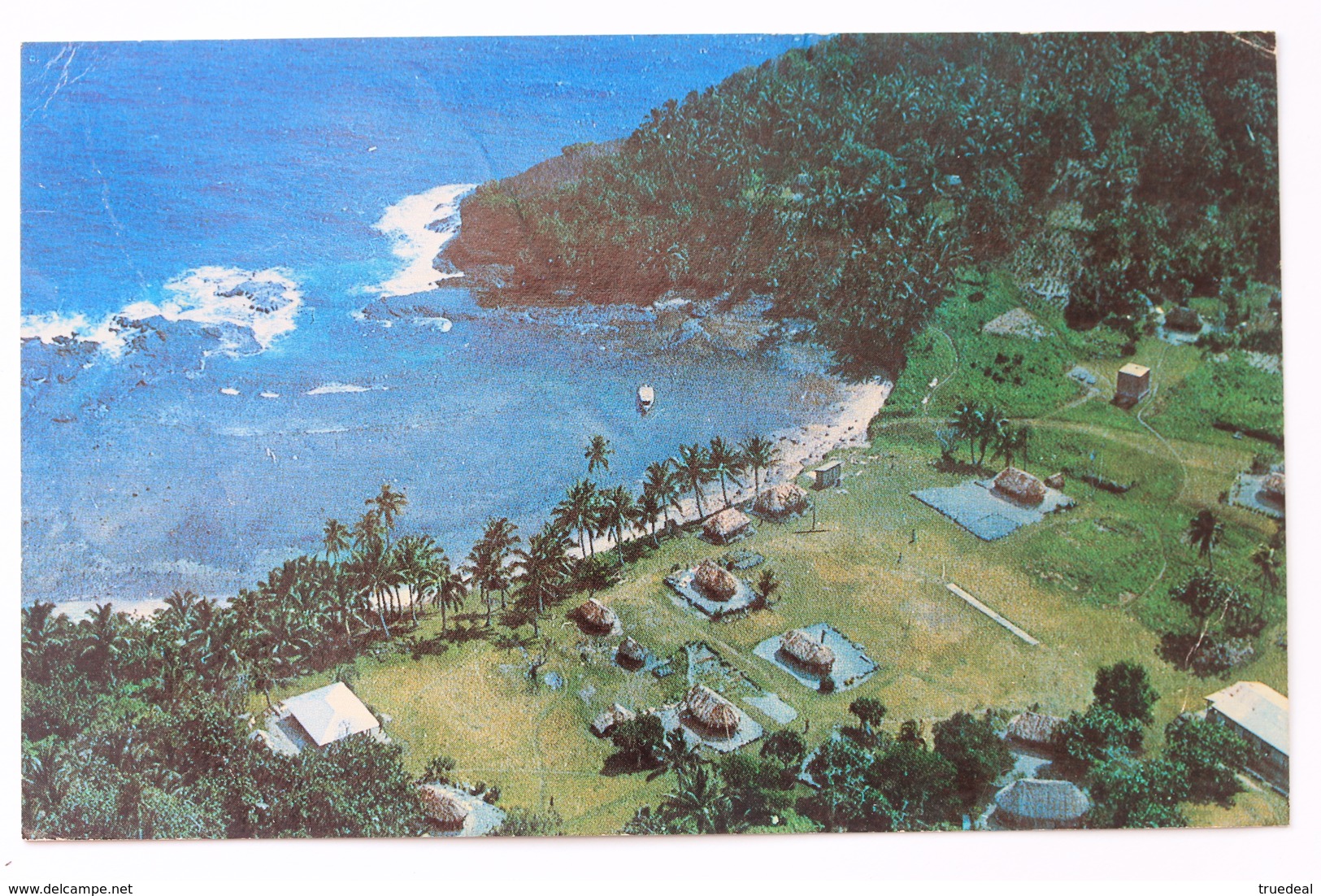 Village On Apolima Island, Western Samoa, Postcard (creased) With 10 Sene Stamp Triton Shell I Sisifo - Samoa