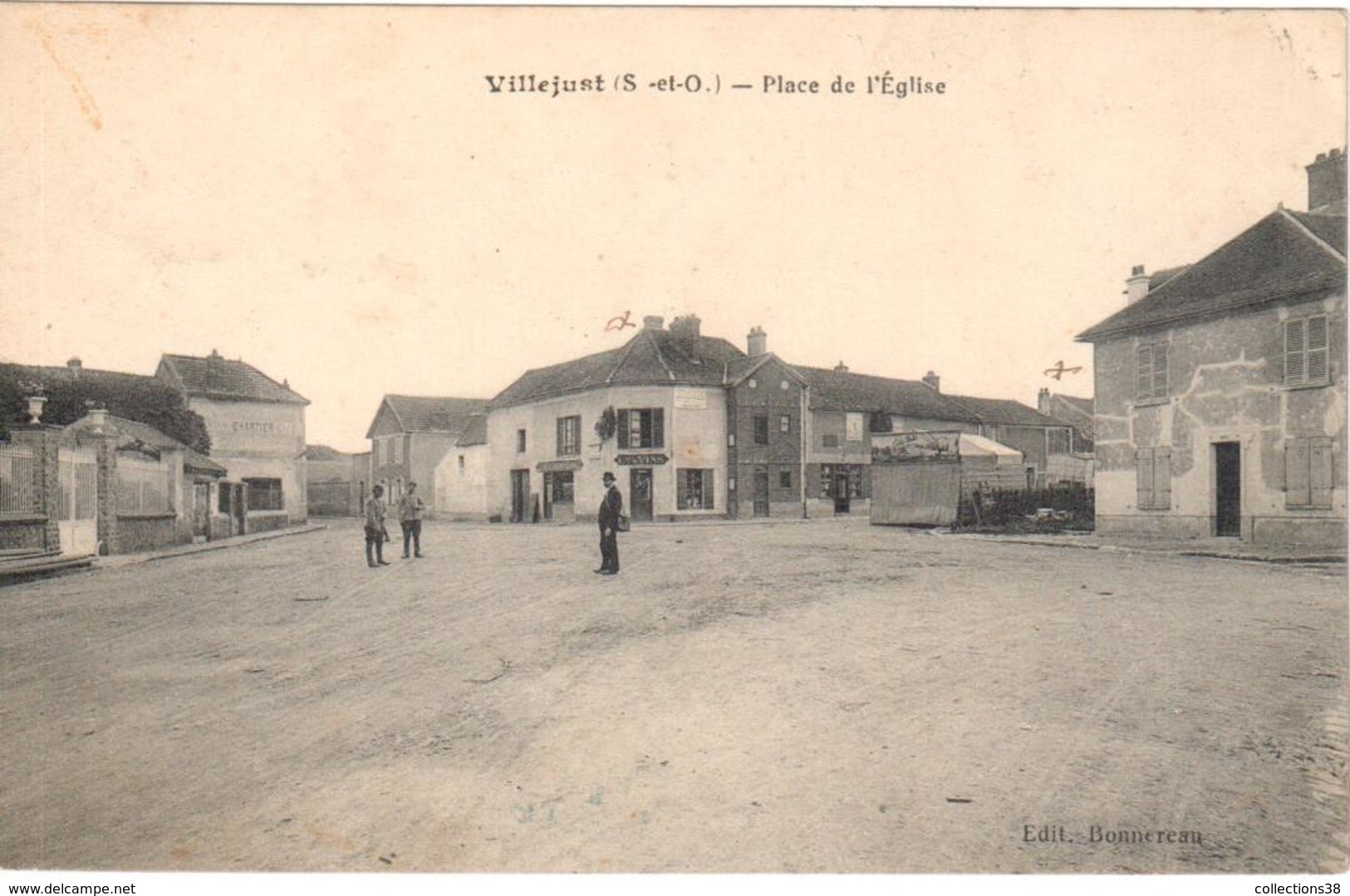 Villejust - Place De L'Eglise - Autres & Non Classés