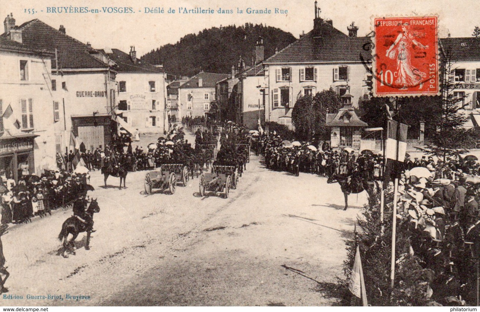 88  BRUYERES Défilé De L'Artillerie Dans La Grande Rue - Bruyeres