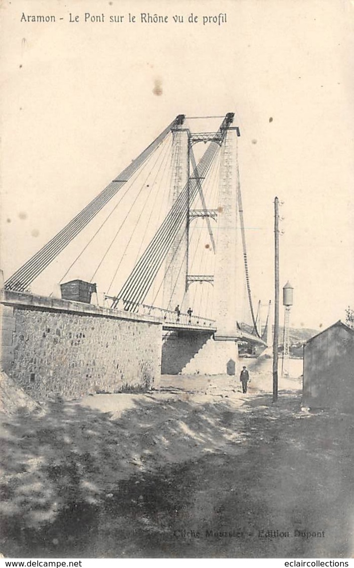 Aramon             30          Le Pont Suspendu  Sur Le Rhône        (Voir Scan) - Aramon