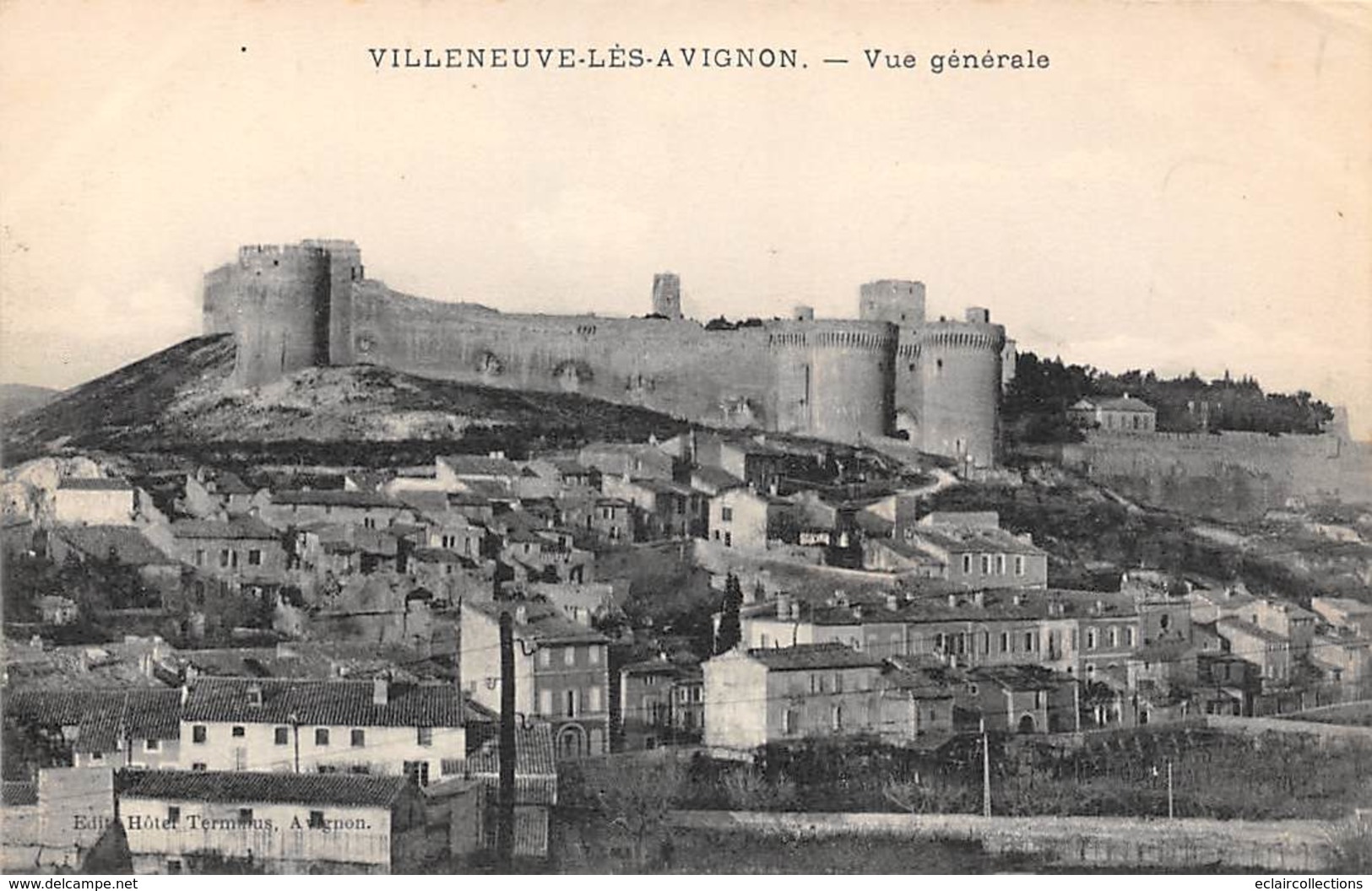 Villeneuve Lès Avignon       30          Vue Générale      (Voir Scan) - Villeneuve-lès-Avignon