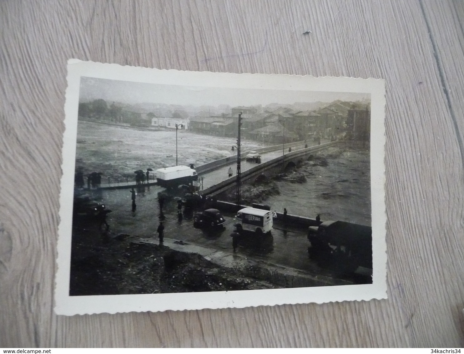 Photo Originale Inondations D'Alais Alès Gard 1958 Le Pont Vieux Côté Ville - Lugares