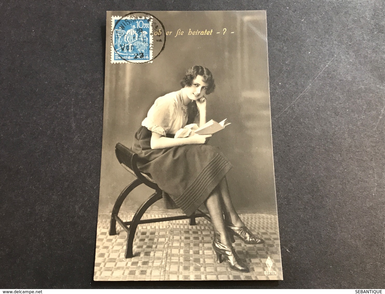 CPA 1923 Fantaisie Allemande Jeune Femme Avec Son Livre N ° 1 Cachet Ludwigshafen - Donne