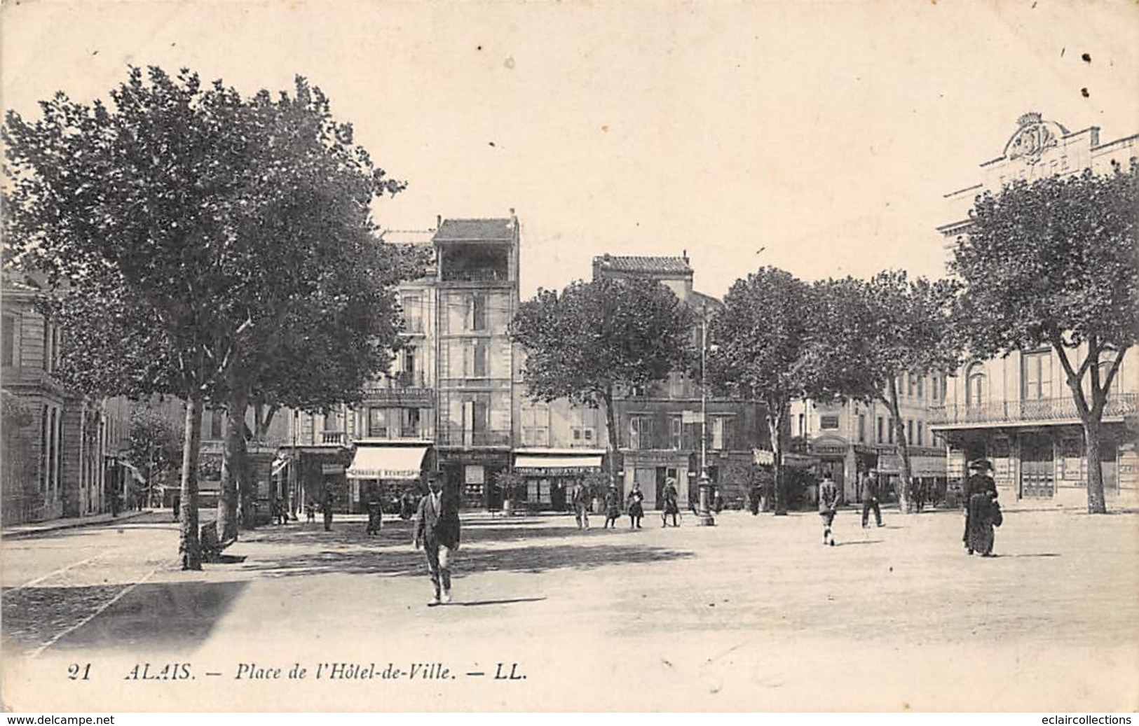 Alès Alais        30          Place De L'Hôtel De Ville     (Voir Scan) - Alès