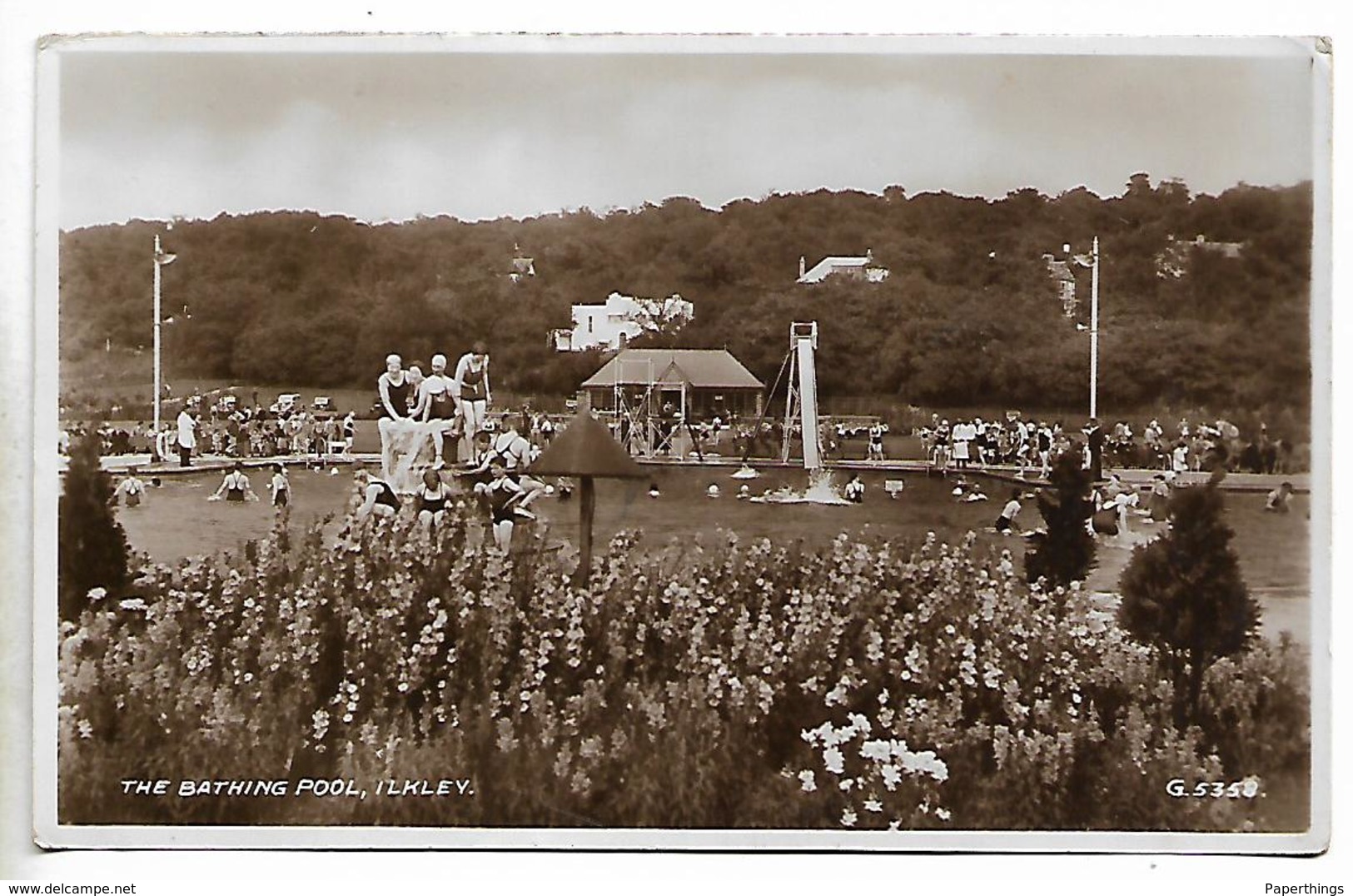 Real Photo Postcard, Ilkley, The Bathing Pool, Crowds Of People Swimming, Fountain, Slide, Landscape. 1937. - Bradford