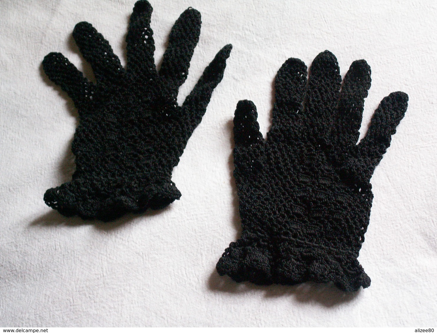 TRES  ANCIENNE  PAIRE  DE  GANTS  DE  FEMME  Au Crochet Avec Motifs - Sonstige & Ohne Zuordnung