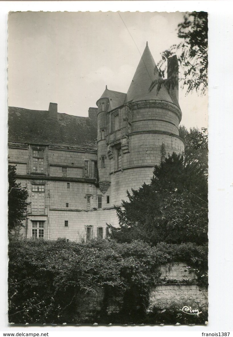 Ref 201 - SCORBE-CLAIRVAUX - La Tour Du Château Côté Sud-Ouest - Scorbe Clairvaux