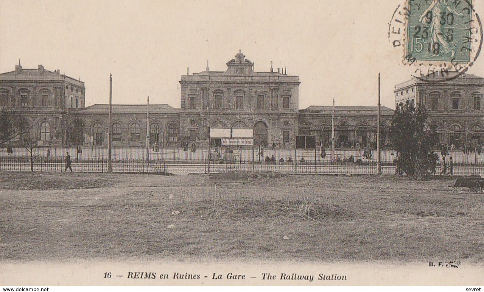 REIMS  - En Ruines- La Gare. - Reims