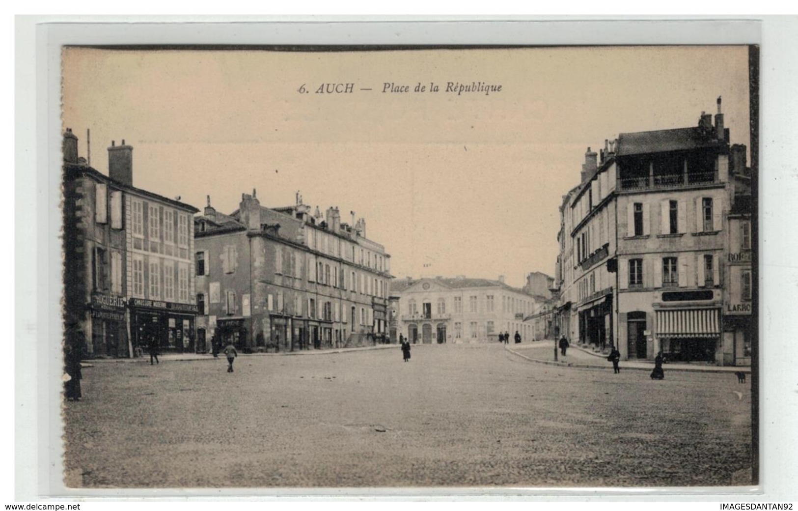 32 AUCH PLACE DE LA REPUBLIQUE N° 6 - Auch