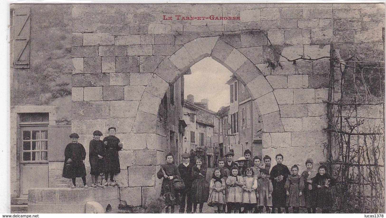 82 / MONTPEZAT / PORTE DE LA VILLE / TRES BELLE CARTE ANIMEE++ / LABOUCHE 185 - Montpezat De Quercy