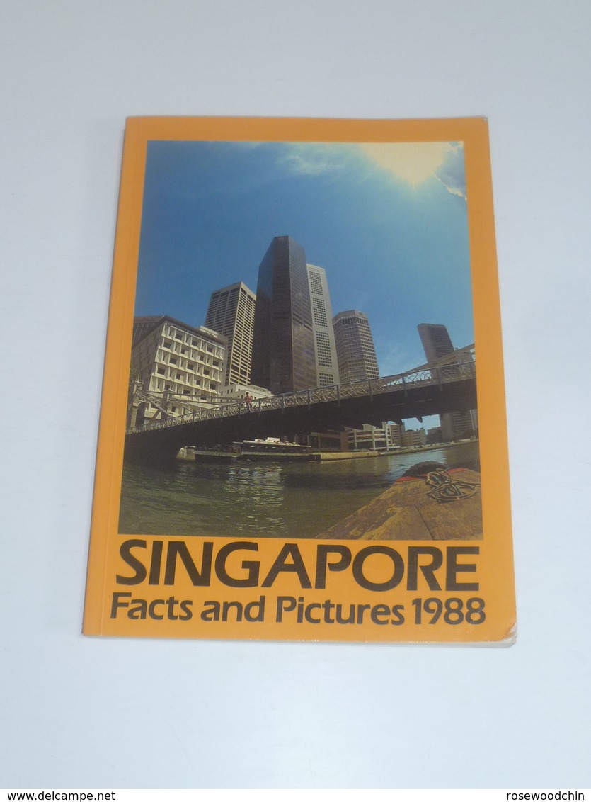 Vintage !  Singapore Facts And Pictures 1988 Book Published By The Information Division - Asia