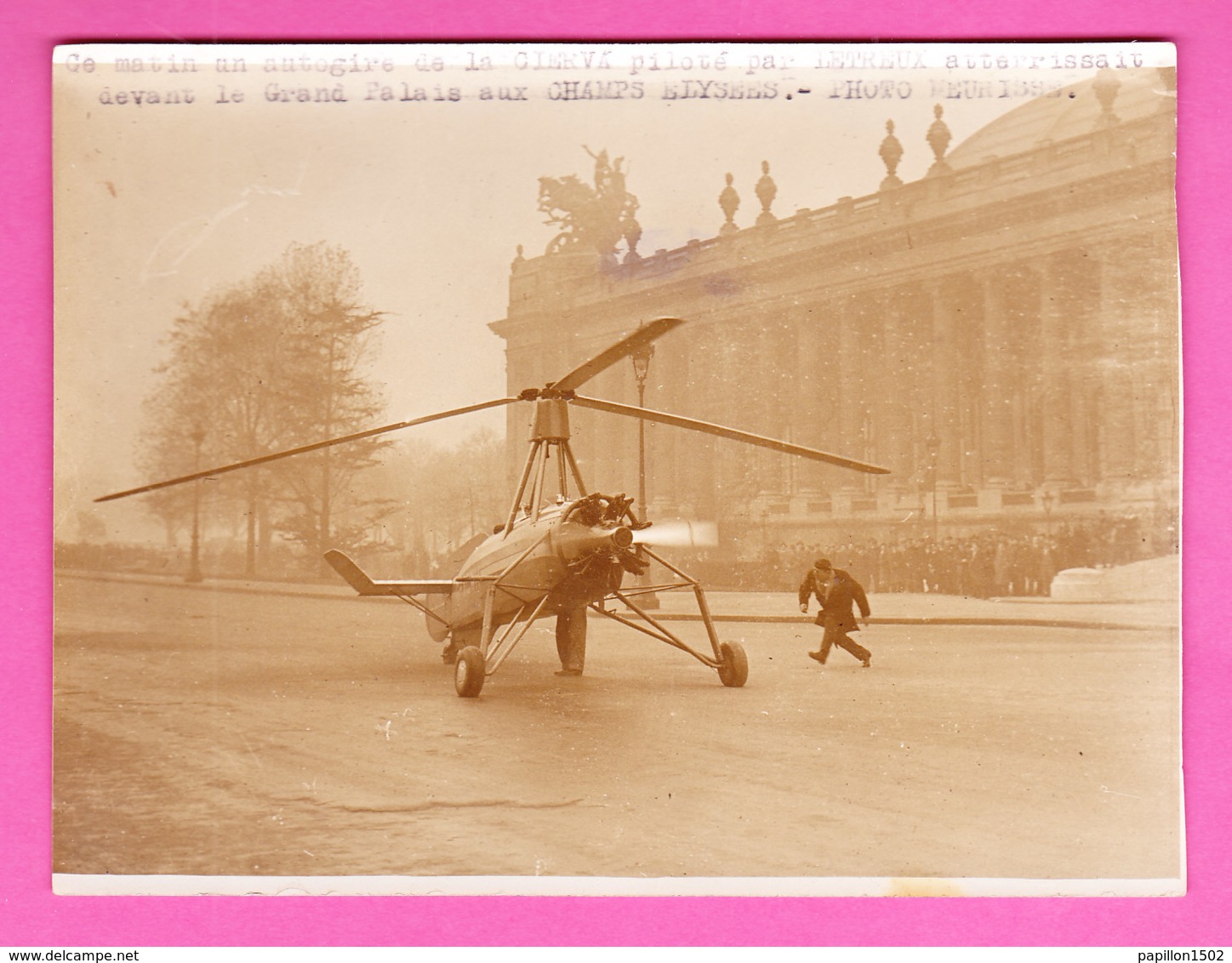 Aviation-390Ph55 Photo Un Autogire De La Cierva Piloté Par LETREUX Atterri Devant Le Grand Palais, Photo Meurisse - Helikopters