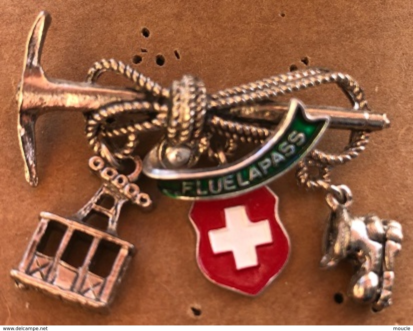 ATTENTION C'EST UNE BROCHE - ALPINISME - PIOLET - CORDE - SUISSE - SWISS - SCHWEIZ - SWITZERLAND - FLUELAPASS - Alpinisme