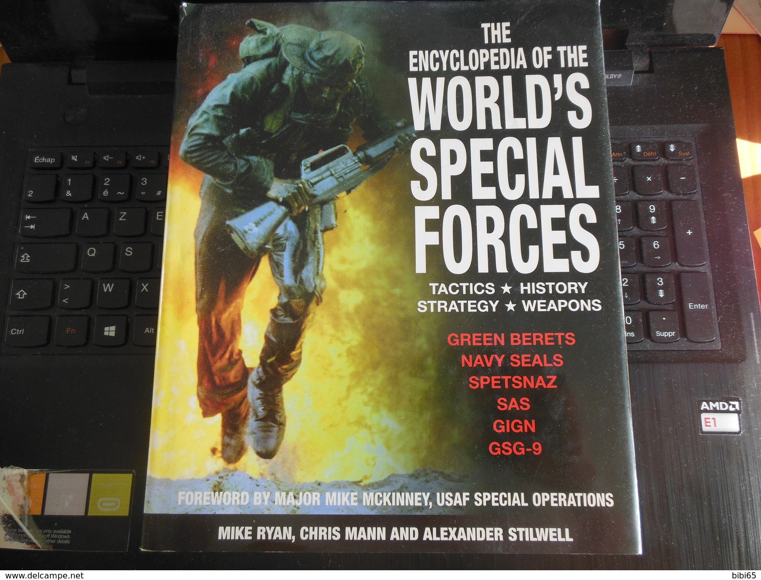 THE ENCYCLOPEDIA OF THE WORLD'S SPECIAL FORCES TACTICS HISTORY STRATEGY WEAPONS GREEN BERETS NAVY SEALS SPETSNAZ SAS - Buitenlandse Legers