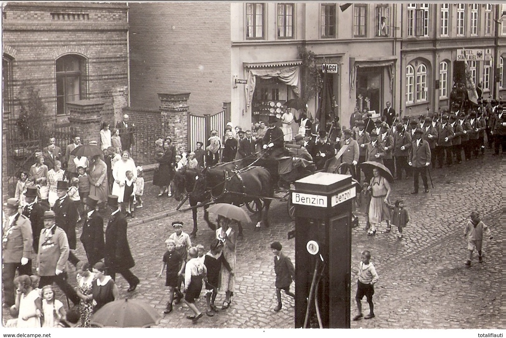 NEUSTADT Holstein 1932 Original Private Fotokarte Umzug Schützenfest Drogen Geschäft Albert Haase MAGGI Benzin Tanke - Neustadt (Holstein)