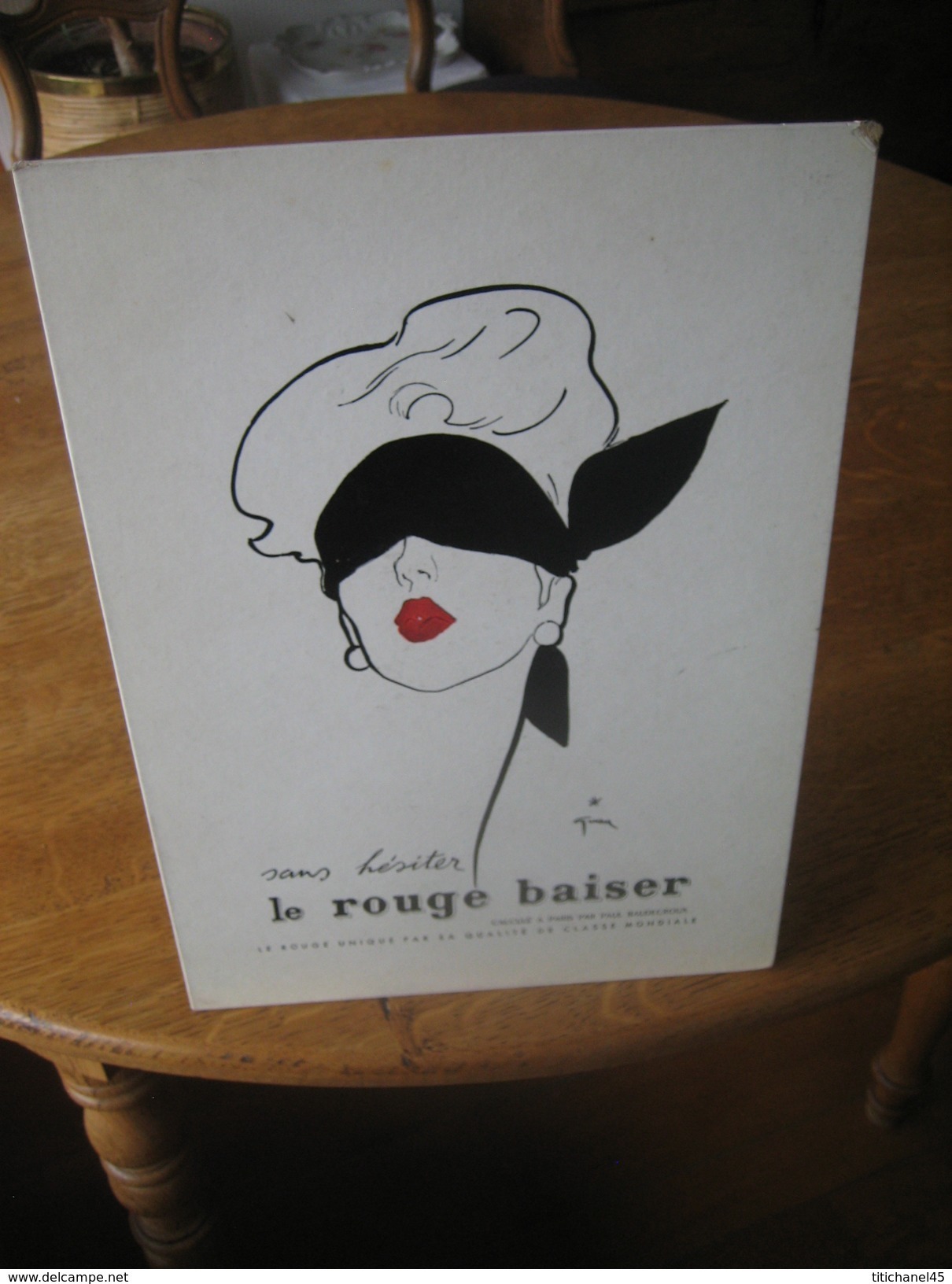 Ancien Carton Plastifié Publicitaire Original (années 50) ROUGE BAISER Illustré Par René GRUAU : La Femme Au Bandeau - Paperboard Signs