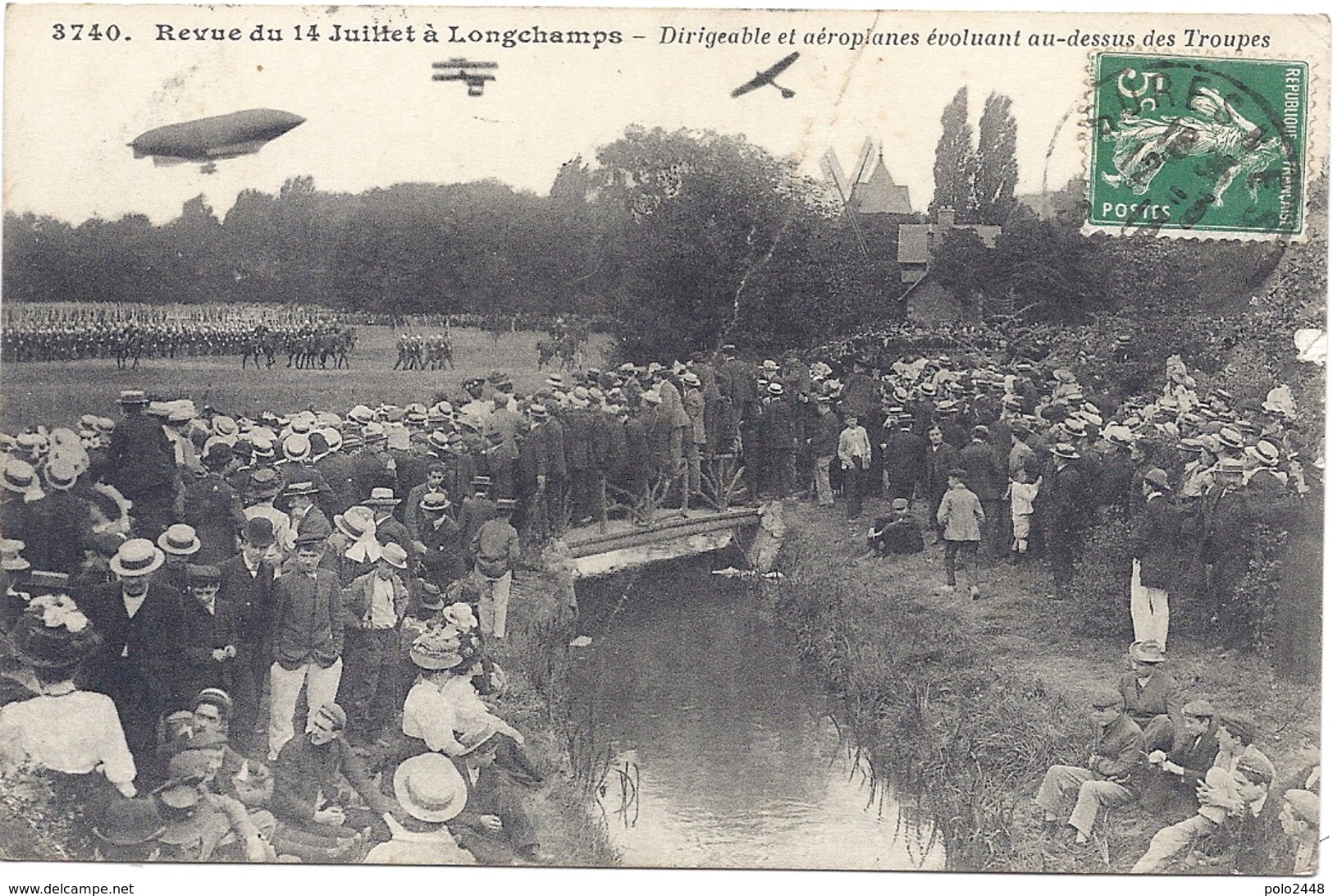 CPA - Revue Du 14 Juillet à Longchamps - Dirigeable Et Aéroplanes évoluant Au Dessus Des Troupes - Luchtschepen