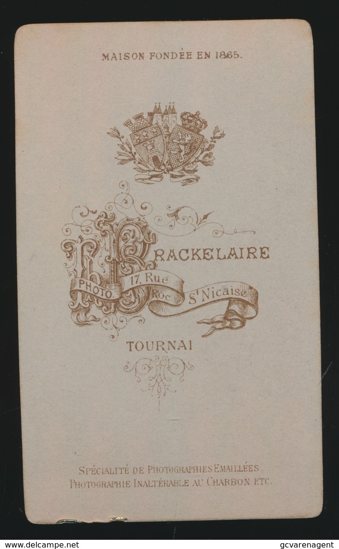 CDV - PHOTOGRAPHE    THEOPHILE BRACKELAIRE   RUE ROC ST NICAISE 17  TOURNAI  2 SCANS - Anciennes (Av. 1900)