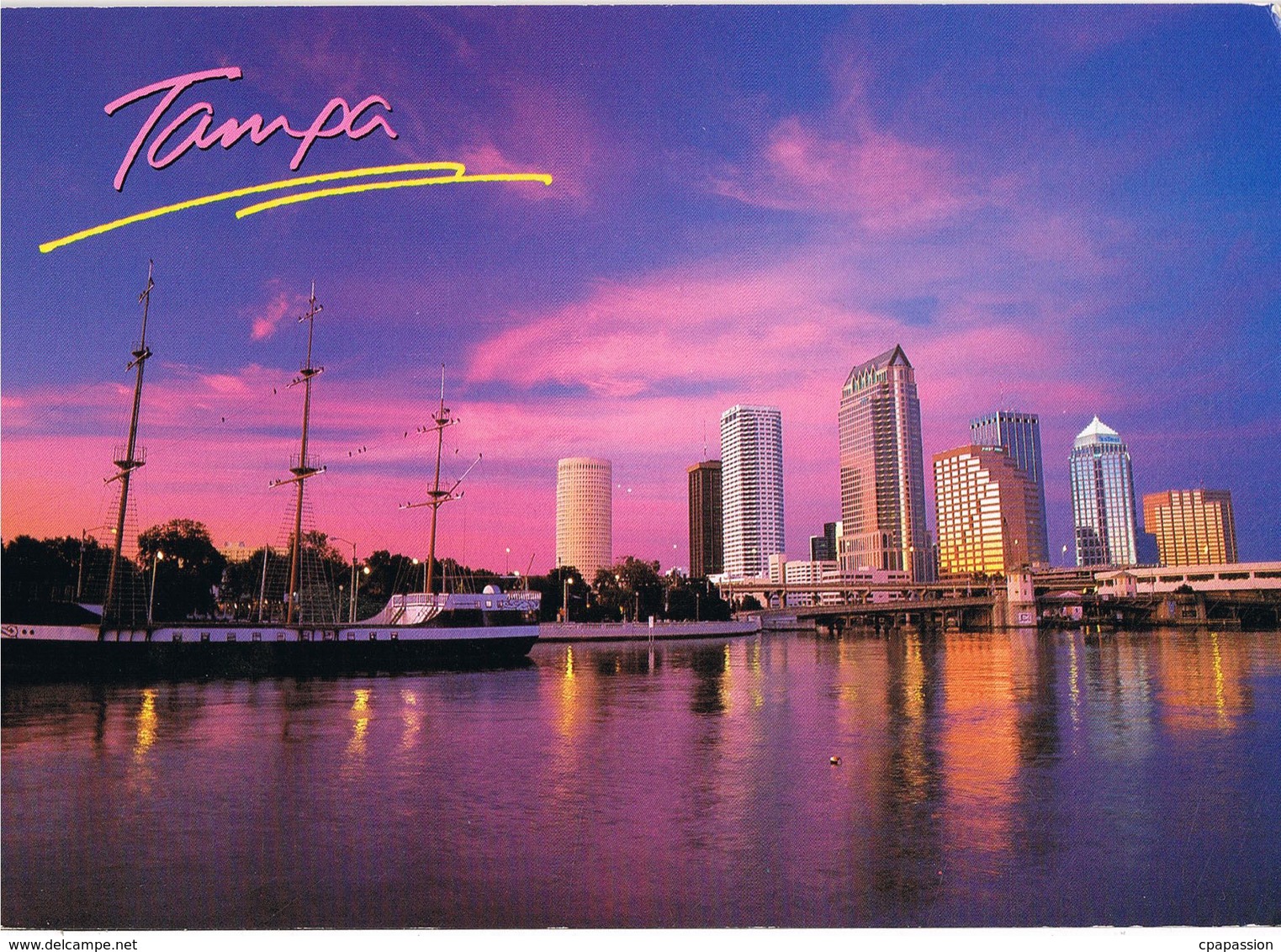 TAMPA - Floride - U.S.A- The Tampa Skyline And A Colorful Night Sky -  1997- Scans Recto Verso - Tampa