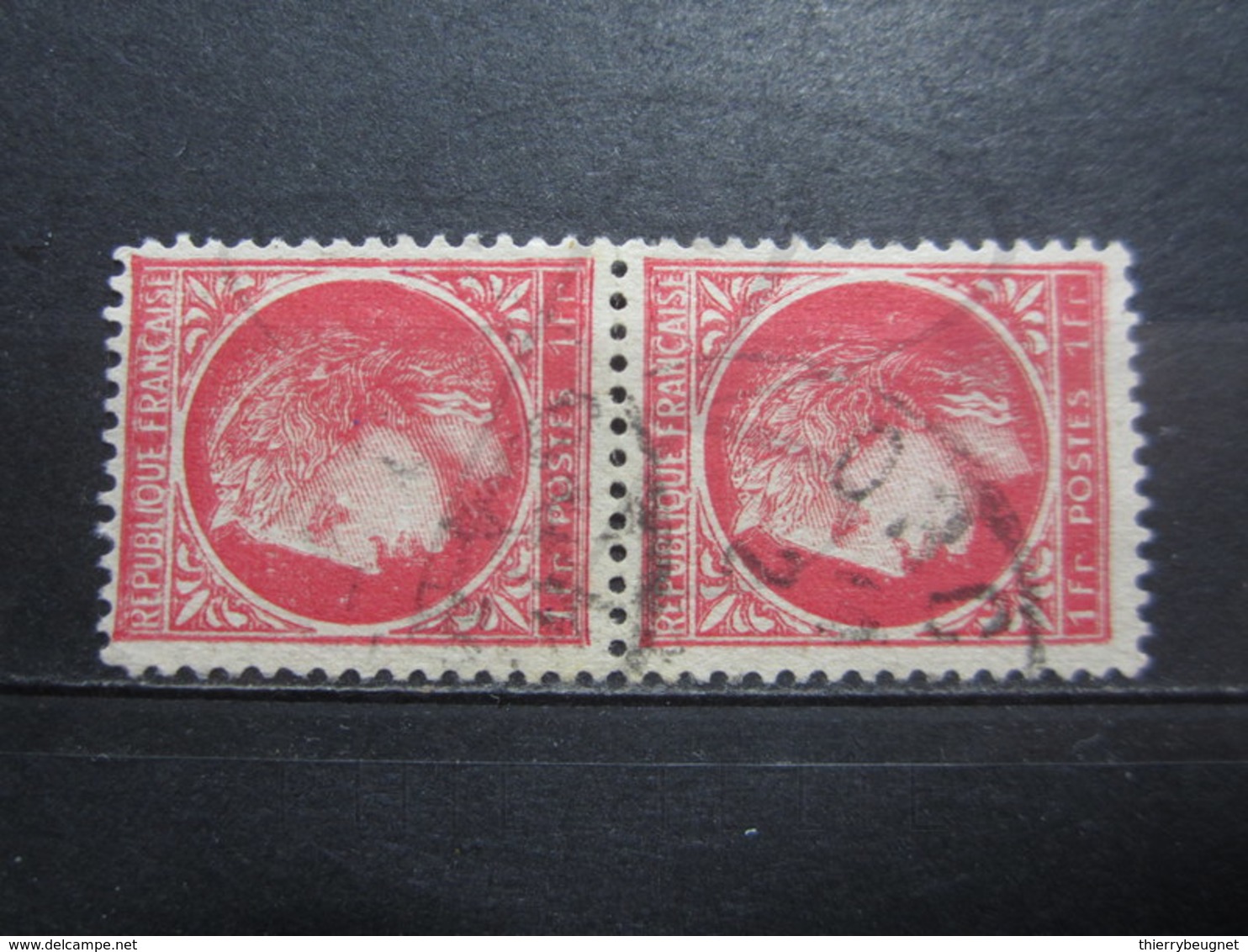 VEND BEAUX TIMBRES FRANCE N° 676 EN PAIRE , IMPRESSION DECALEE !!! - Gebraucht