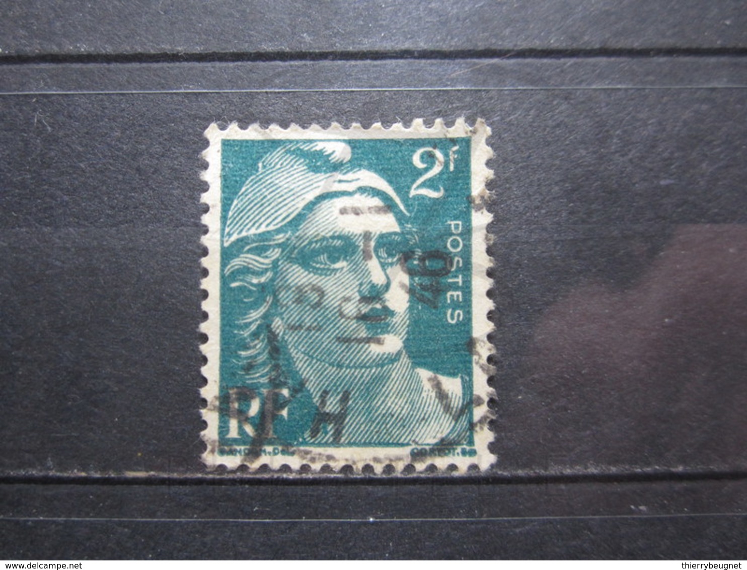 VEND BEAU TIMBRE FRANCE N° 713 , FOND LIGNE !!! (b) - Used Stamps