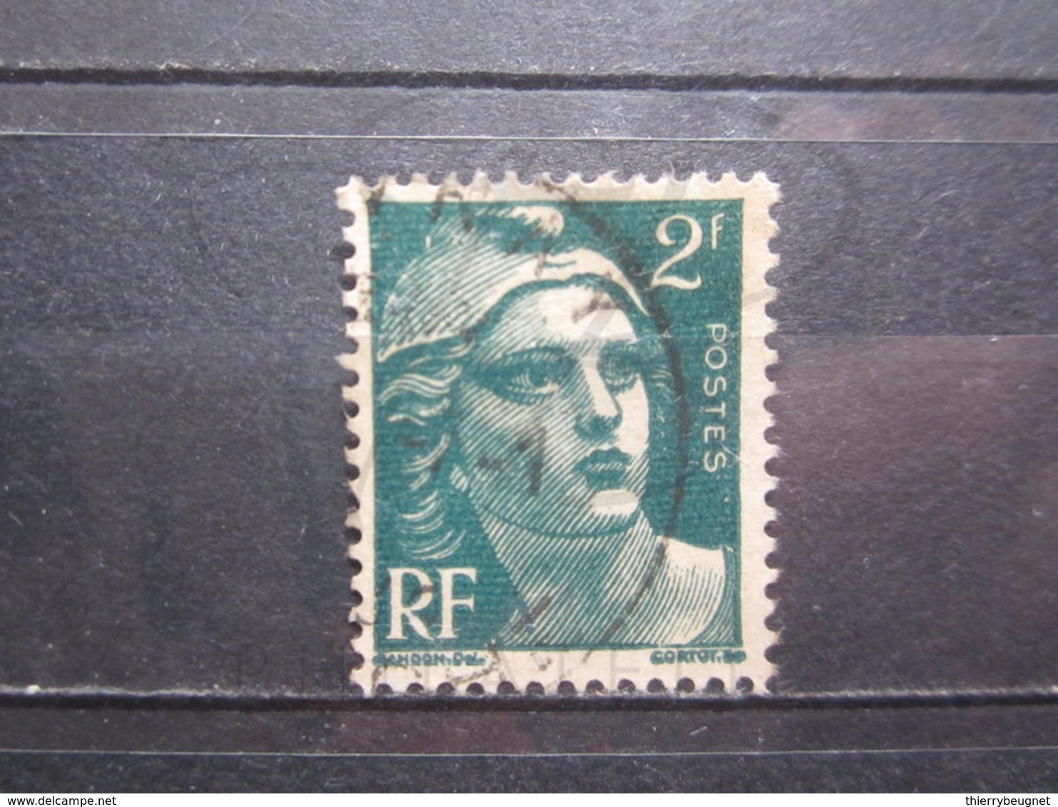 VEND BEAU TIMBRE FRANCE N° 713 , FOND LIGNE !!! (d) - Usados