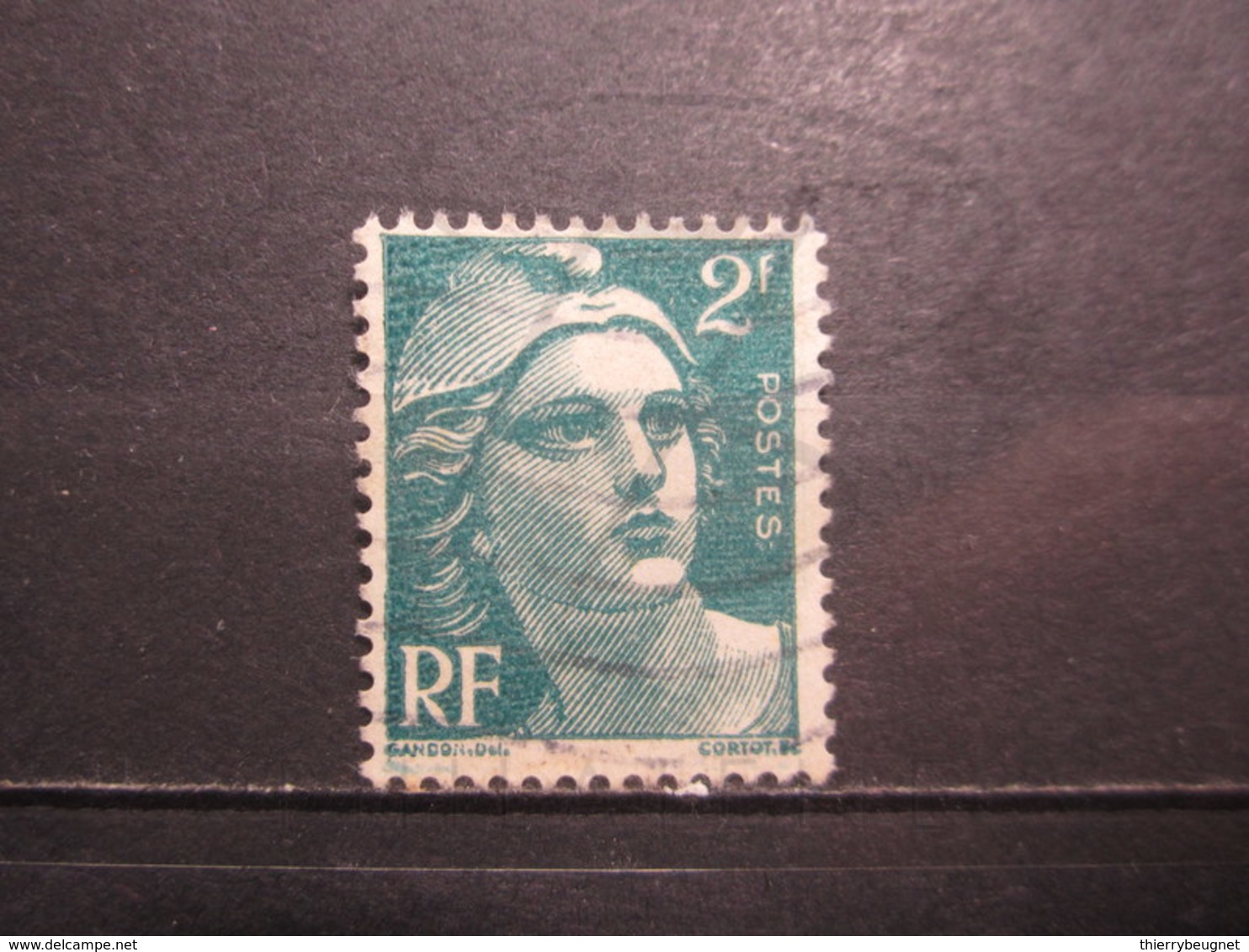 VEND BEAU TIMBRE FRANCE N° 713 , FOND LIGNE !!! (l) - Usados