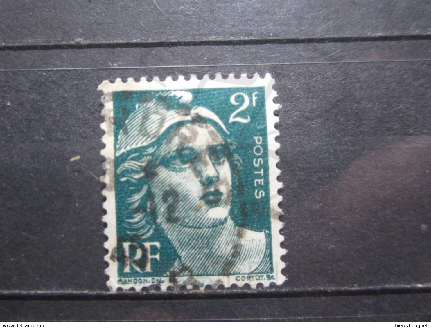 VEND BEAU TIMBRE FRANCE N° 713 , FOND LIGNE !!! (u) - Usati