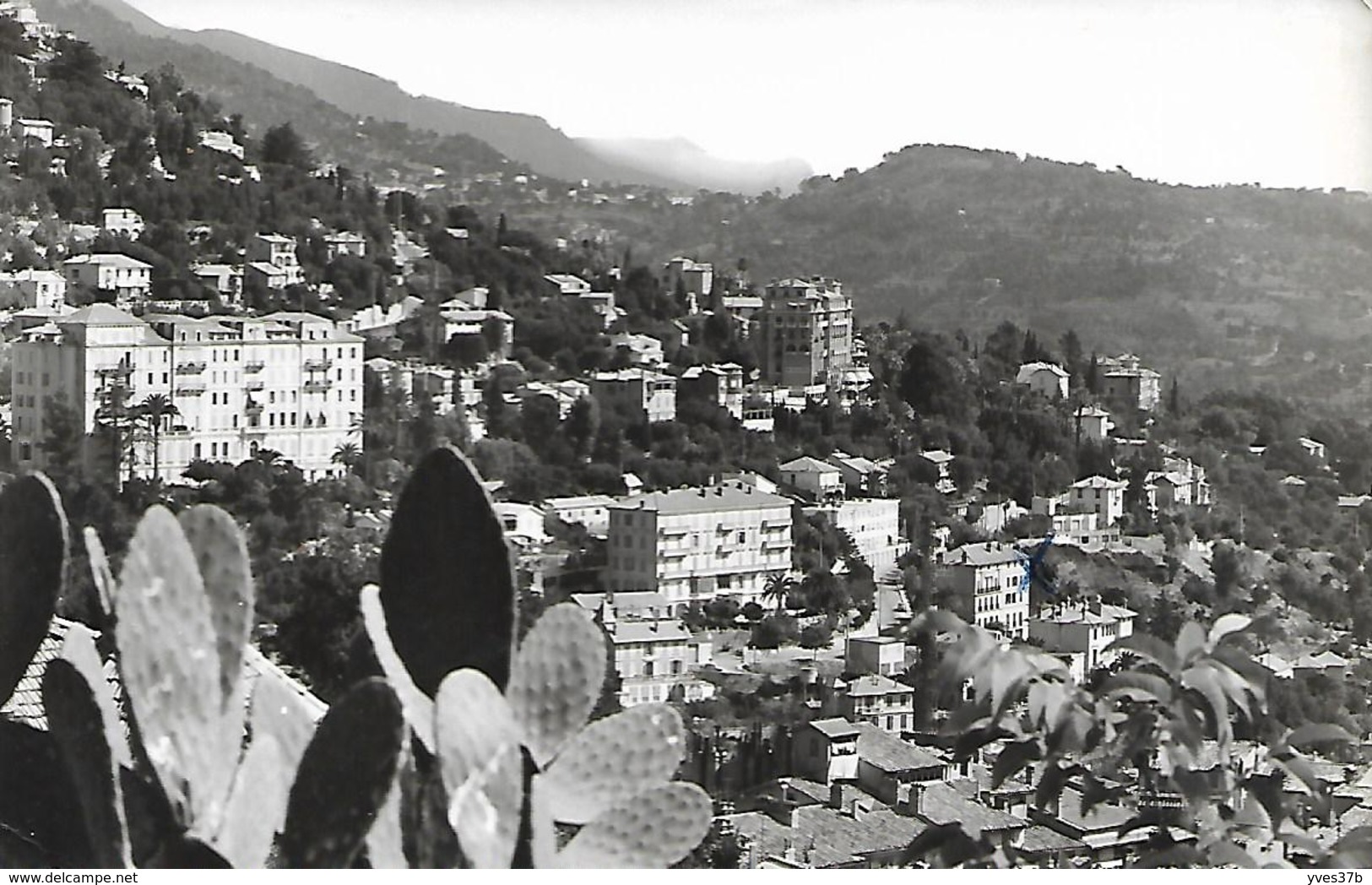 GRASSE - Vue Générale Et Les Grands Hôtels - Grasse